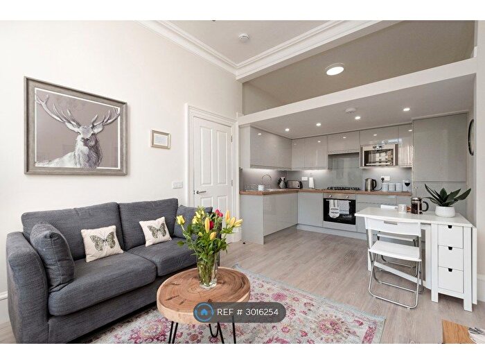 2 Bedroom Flat To Rent In Home Street, Edinburgh, EH3