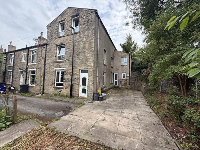 4 Bedroom Terraced House For Sale In Upper Bell Hall, Halifax, Calderdale, HX1