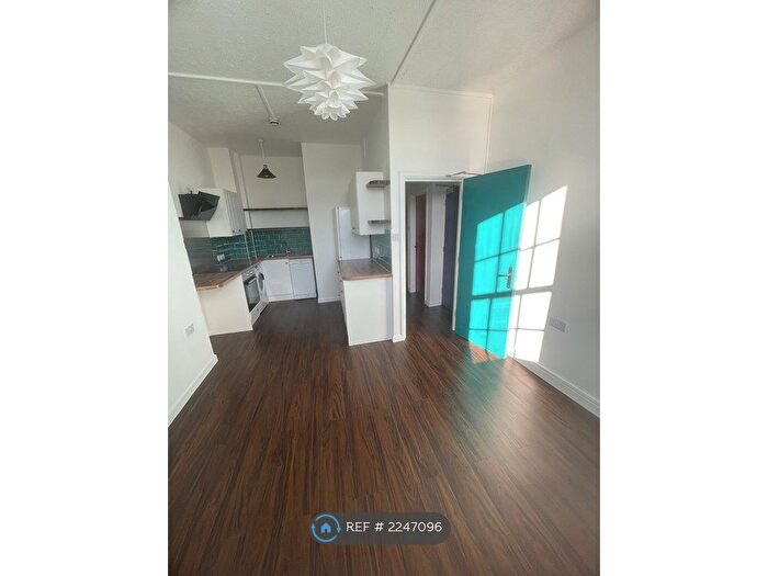 2 Bedroom Flat To Rent In Richmond Road, Exeter, EX4