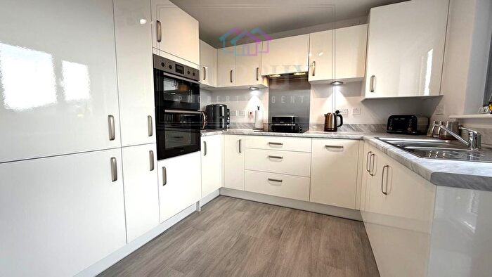 3 Bedroom End Of Terrace House For Sale In Castle Way, Pontefract, Yorkshire, WF8