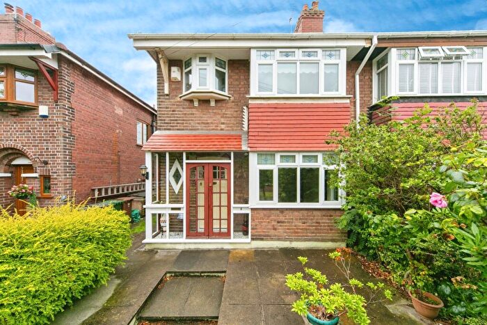 3 Bedroom Semi-Detached House For Sale In St. David Road, Wirral, CH62