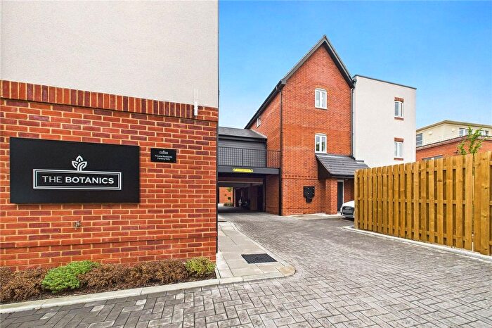 1 Bedroom Flat To Rent In Crown Lane, Theale, Reading, Berkshire, RG7