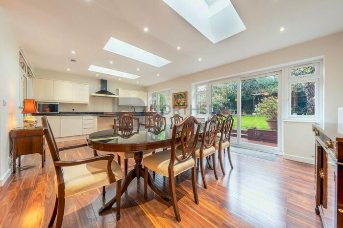 6 Bedroom Semi-Detached House To Rent In Northiam, London, N12