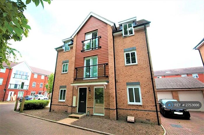 5 Bedroom Detached House To Rent In Edgeworth Close, Slough, SL3