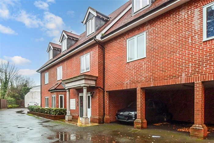 2 Bedroom Flat For Sale In Hurst Park, Horsham, West Sussex, RH12