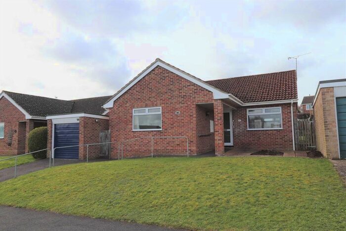 2 Bedroom Bungalow To Rent In Larch Avenue, Chard TA20