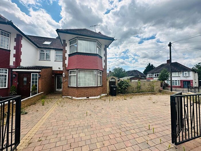 3 Bedroom House To Rent In Cowper Road, Southgate, N14