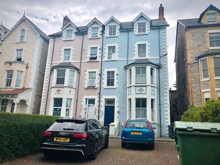 2 Bedroom Flat To Rent In Bay View Road, Colwyn Bay, LL29