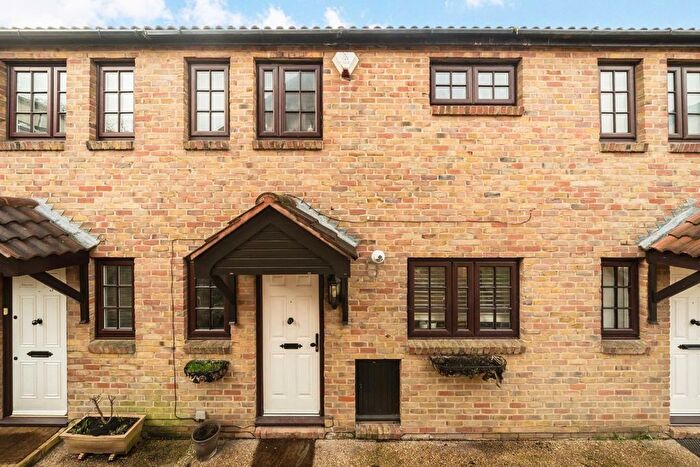 3 Bedroom Property To Rent In The Farthings, Kingston Upon Thames, KT2