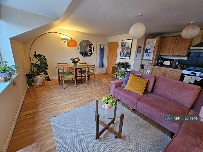 2 Bedroom Flat To Rent In Savoy Court, Stanningley, Pudsey, LS28