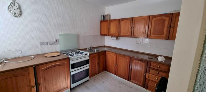 3 Bedroom Flat To Rent In Broomfield Avenue, Palmers Green, N13