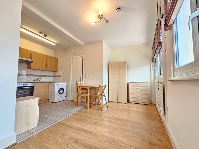 Studio To Rent In Mitcham Road, London, SW17