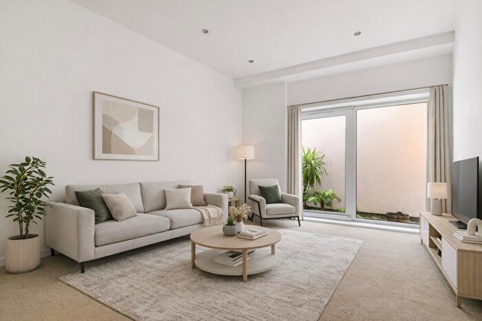 3 Bedroom Duplex For Sale In Old Post Office Walk, Surbiton, KT6