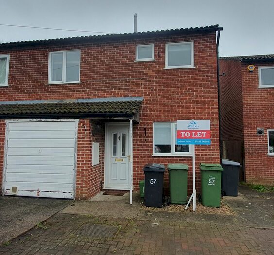 3 Bedroom Semi Detached House To Rent In Walton Way, Newbury, RG14