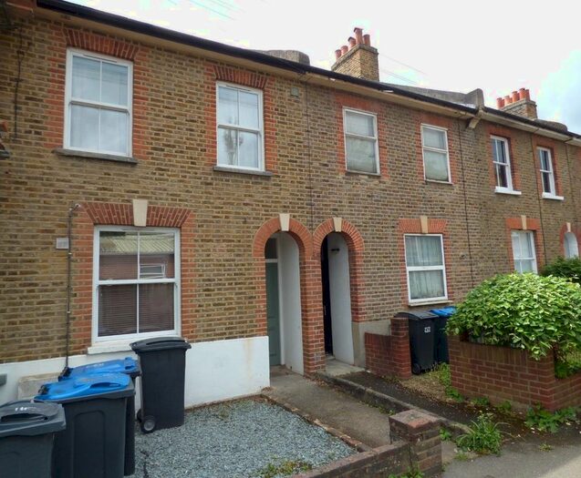 1 Bedroom Flat To Rent In Richmond Grove, Surbiton, KT5