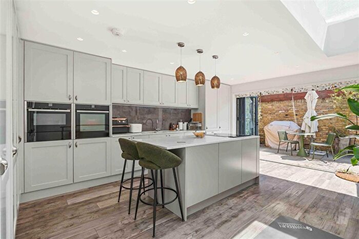 4 Bedroom Terraced House For Sale In Pursers Cross Road, SW6