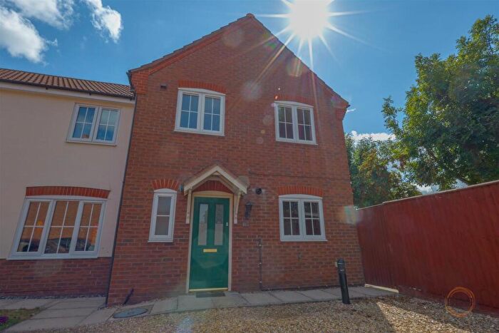 3 Bedroom Semi-Detached House For Sale In Saddlers Mead, Spalding, PE11