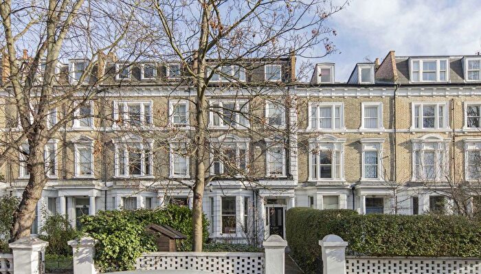 2 Bedroom Flat To Rent In Elsham Road, London, W14