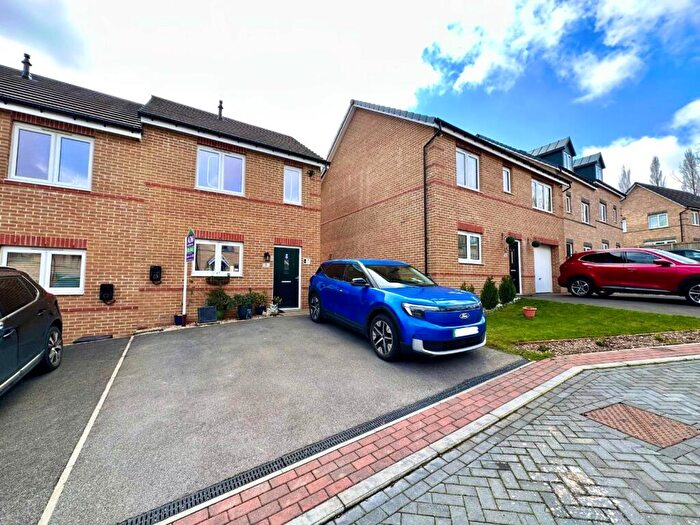 2 Bedroom Semi Detached House For Sale In Sandpiper Court, Huddersfield, HD4