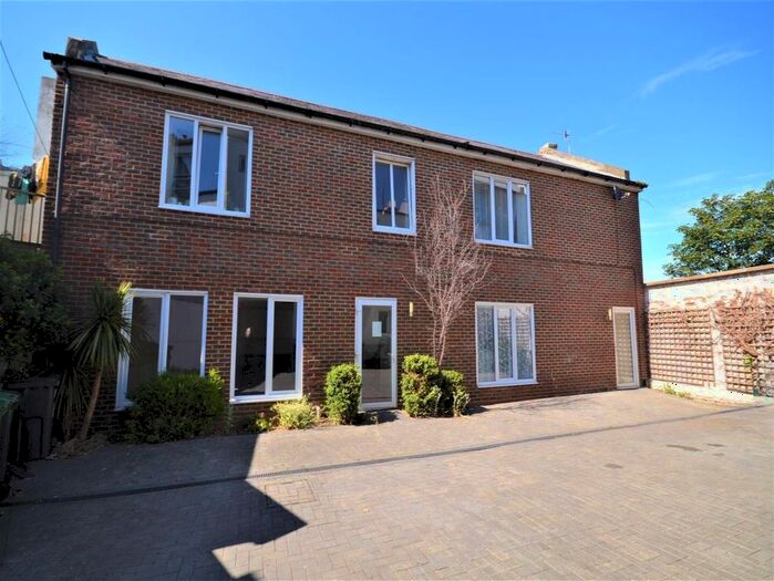 2 Bedroom Flat To Rent In Hughenden Road, Hastings, TN34