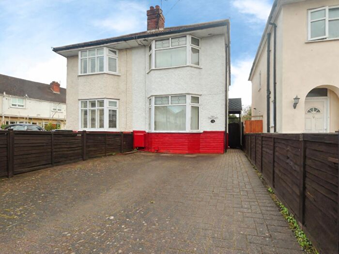 3 Bedroom Semi Detached House For Sale In Boxalls Lane, Aldershot, GU11