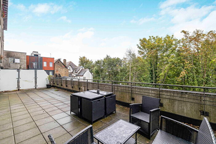 2 Bedroom Flat To Rent In Albemarle Road, Beckenham, BR3