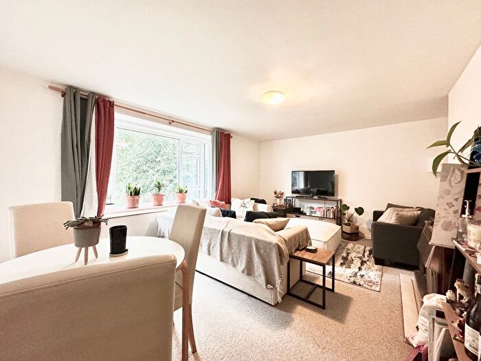 2 Bedroom Flat For Sale In Portinscale Road, London, SW15