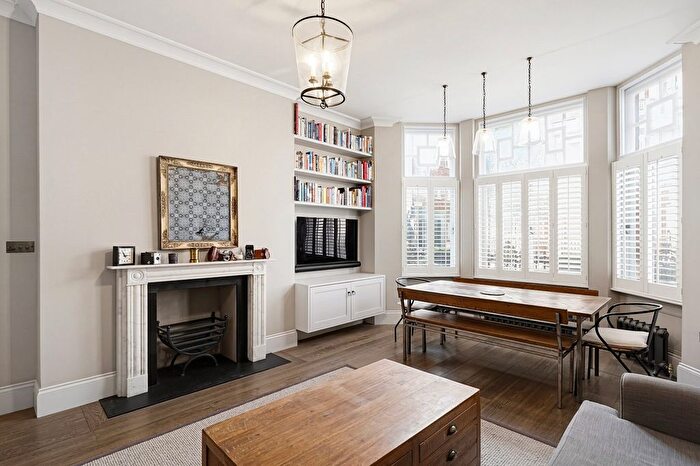 2 Bedroom Flat For Sale In Montagu Mansions, London, W1U