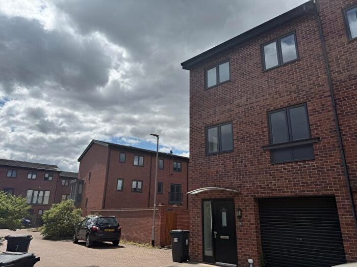 3 Bedroom Terraced House To Rent In Twine Street, Leeds, LS10