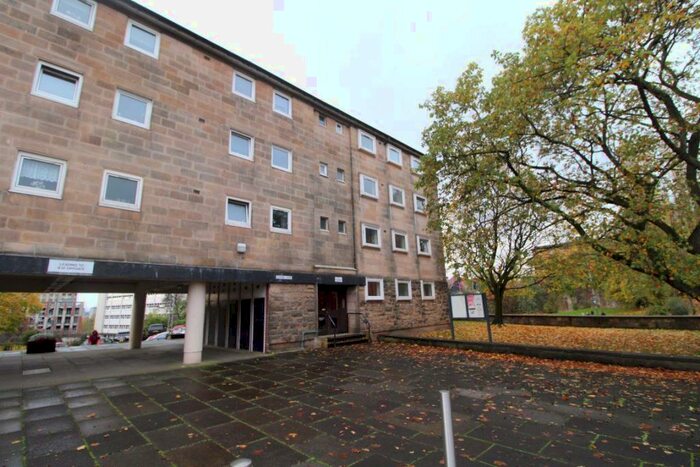 2 Bedroom Flat To Rent In Cathedral Square, Glasgow, G4