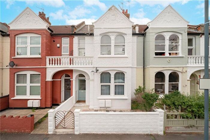 2 Bedroom Flat For Sale In Linacre Road, London, NW2