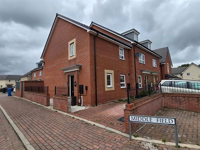 3 Bedroom End Of Terrace House To Rent In Middle Field, Hyde, SK14