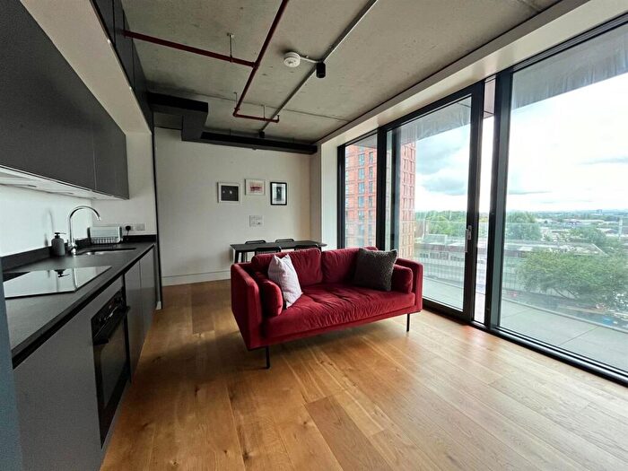 1 Bedroom Apartment To Rent In Phoenix, Chapeltown Street, Manchester, M1