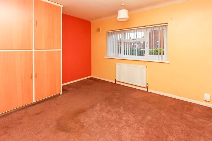3 Bedroom Semi-Detached House For Sale In Windsor Road, Wellingborough, NN8