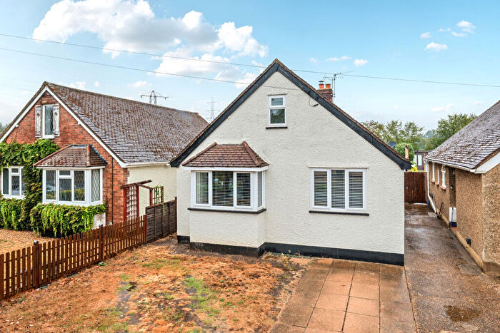 3 Bedroom Bungalow For Sale In Winern Glebe, Byfleet, KT14