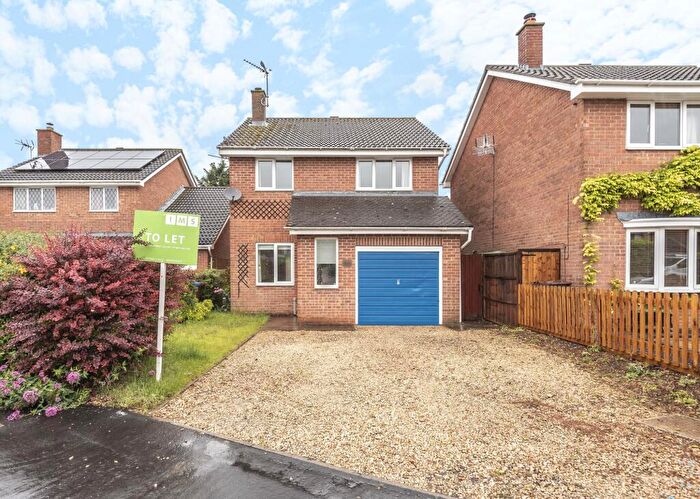 3 Bedroom Detached House To Rent In Lyneham Road, Bicester, OX26
