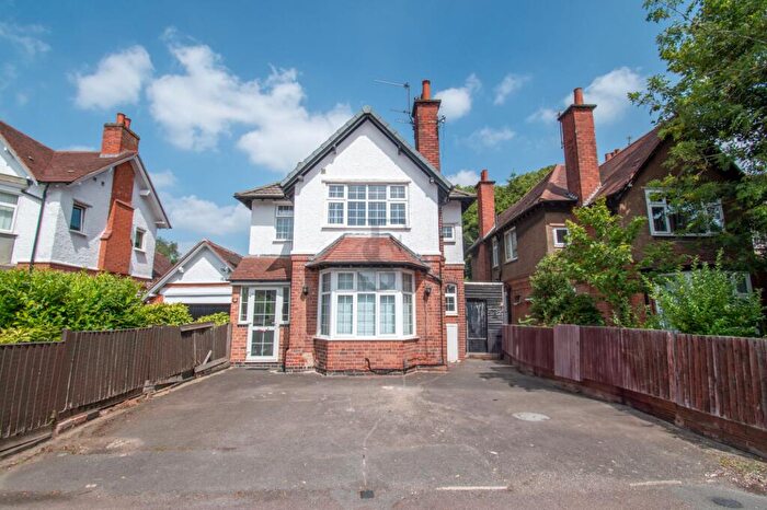 4 Bedroom Detached House For Sale In Uppingham Road, Leicester, LE5