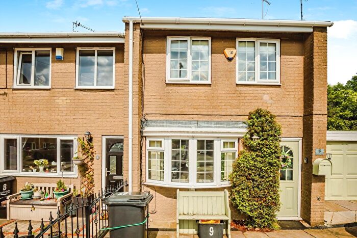 2 Bedroom Mews For Sale In Coniston Close, Elland, HX5