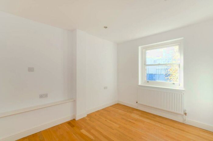 2 Bedroom Flat To Rent In Berrylands Road, Surbiton, KT5