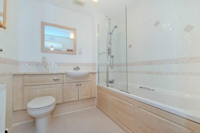 2 Bedroom Flat To Rent In Kirklea Gardens, Cults, Aberdeen, AB15