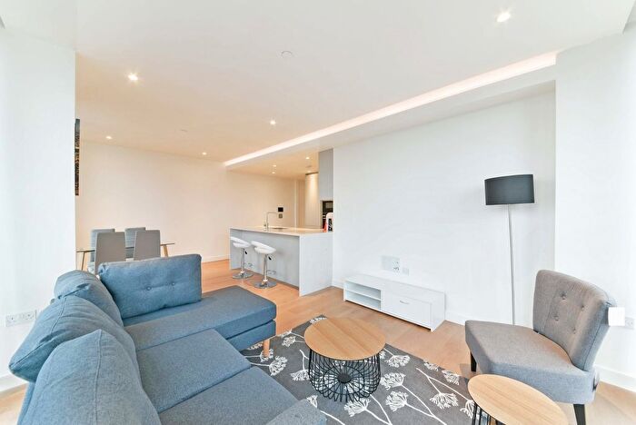 2 Bedroom Flat For Sale In Hampton Tower, Marsh Wall, Canary Wharf, London, E14