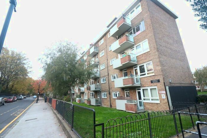 2 Bedroom Apartment To Rent In St James's Avenue, Bethnal Green, E2