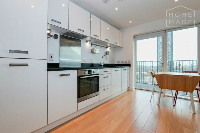 Flat To Rent In Atkins Square, Hackney, E8