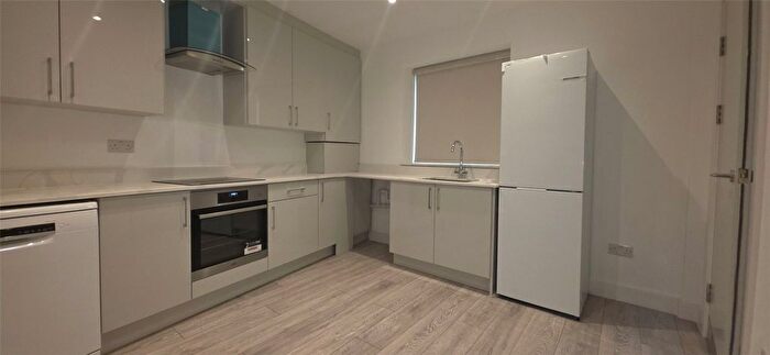 2 Bedroom Flat To Rent In High Street, Yiewsley, West Drayton, UB7