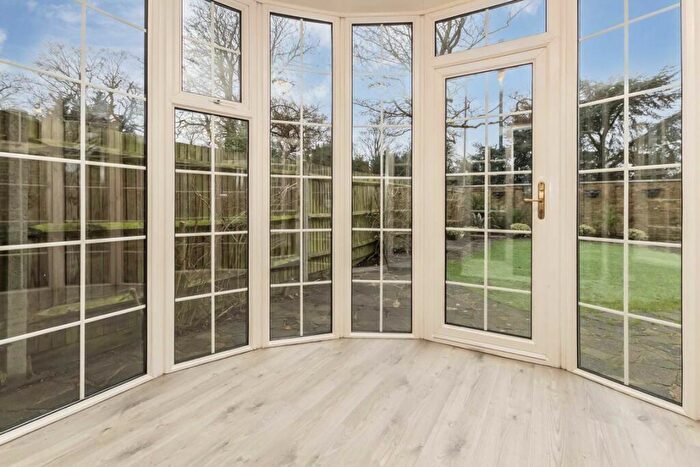 4 Bedroom House To Rent In Cotswold Close, Kingston Upon Thames, KT2