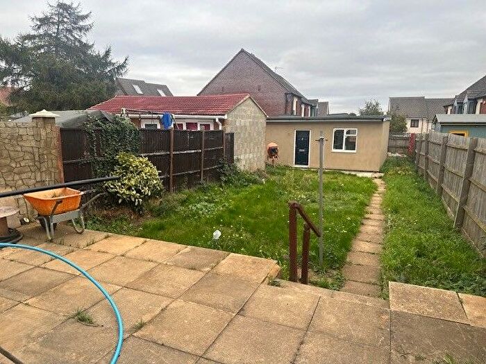 3 Bedroom Town House To Rent In Eastfield Road, Wellingborough, NN8