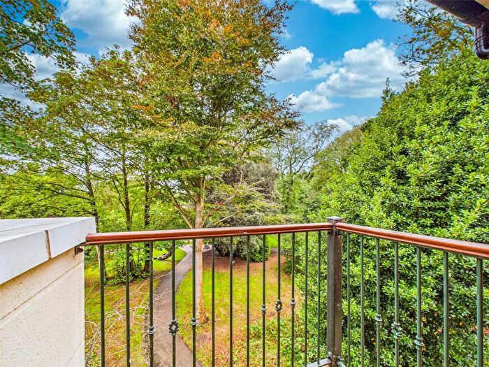 2 Bedroom Apartment For Sale In High Street, Christchurch, Dorset, BH23
