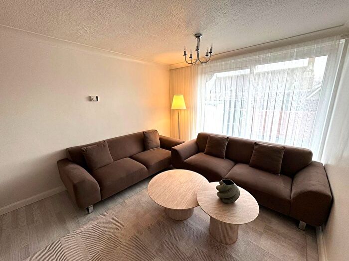 2 Bedroom Maisonette To Rent In Dartmouth Park Hill, London, N19