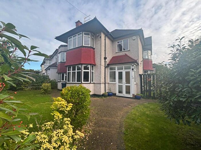 5 Bedroom Detached House For Sale In Selvage Lane, London, NW7