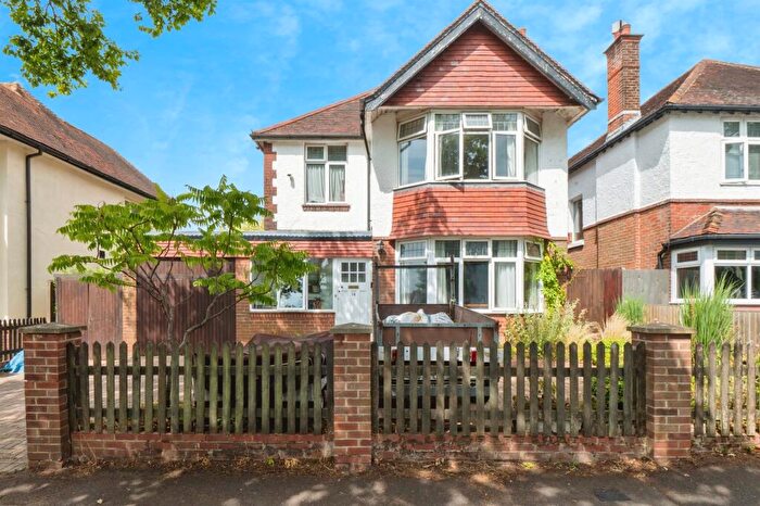 4 Bedroom Detached House For Sale In Chessel Avenue, Southampton, SO19